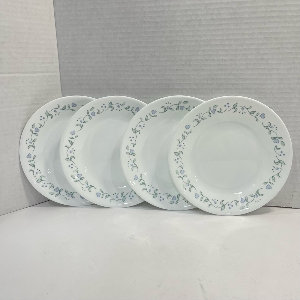 Corelle Country Cottage Vitrelle Dessert Plates Green Leaf Vine Blue Heart 4 Set